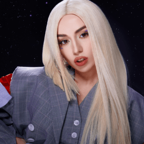 Ava Max One Night című dala az egyik legnépszerűbb dal volt 2025-ben a Rádió 1-en.